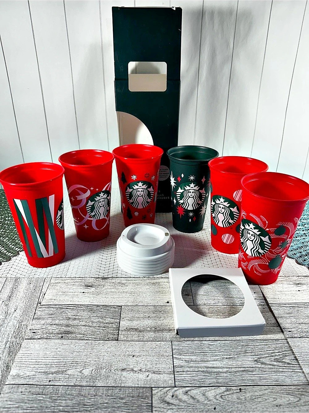 Starbucks Holiday Color Changing Reusable Hot Cups Set 
16 Oz ea - 6 Cups w/Lids